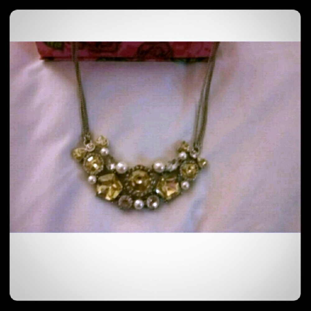 Gorgeous Betsey Johnson necklace/ worn once